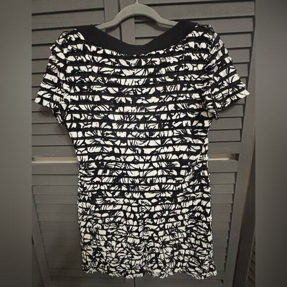 Fitted Black and White Micro Ruffle Short Sleeve Dress with Keyhole Neck Size 14 - Picture 5 of 5